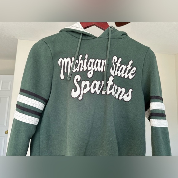 Michigan State University cropped hoodie. - Picture 3 of 4